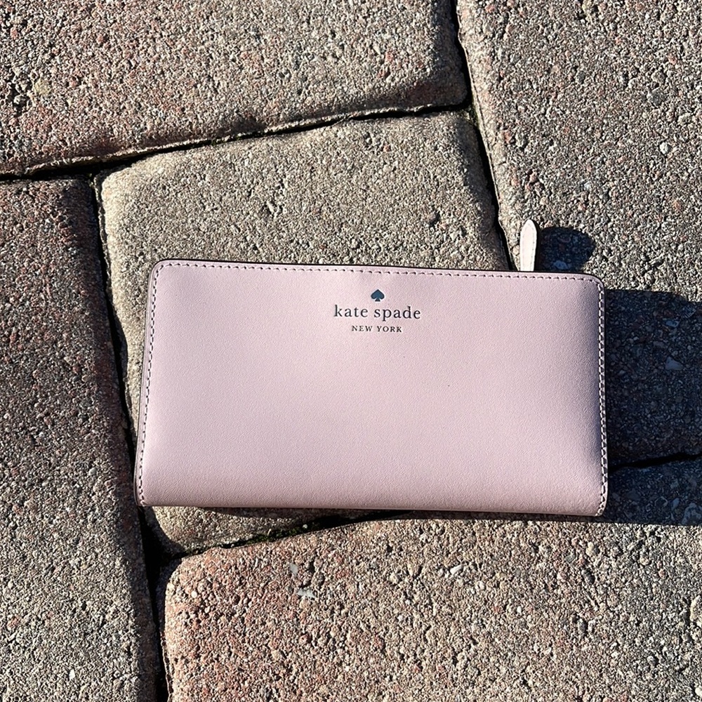 Kate Spade Schuyler Large Slim Bifold Wallet Clutch 
Chalk Pink 
NWT - Picture 4 of 16
